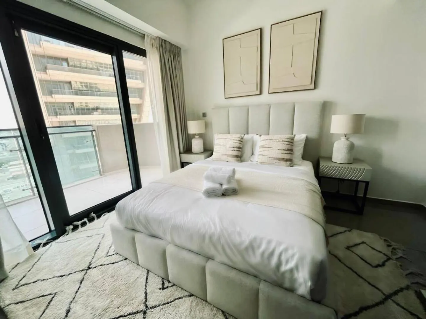 Apartment Stylish 1Br Merano Tower Pool Parking Dubai