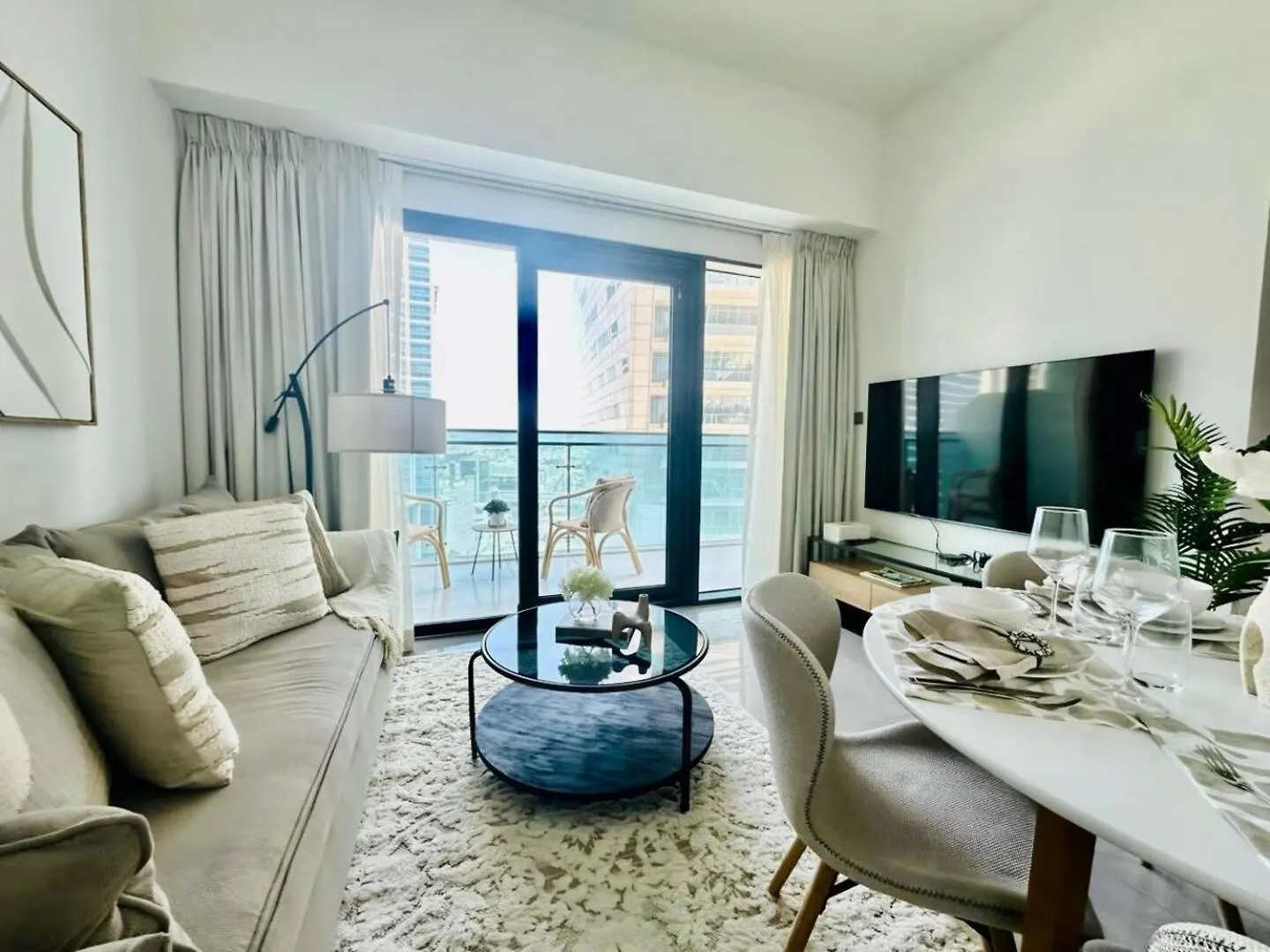 Stylish 1Br Merano Tower Pool Parking Dubai