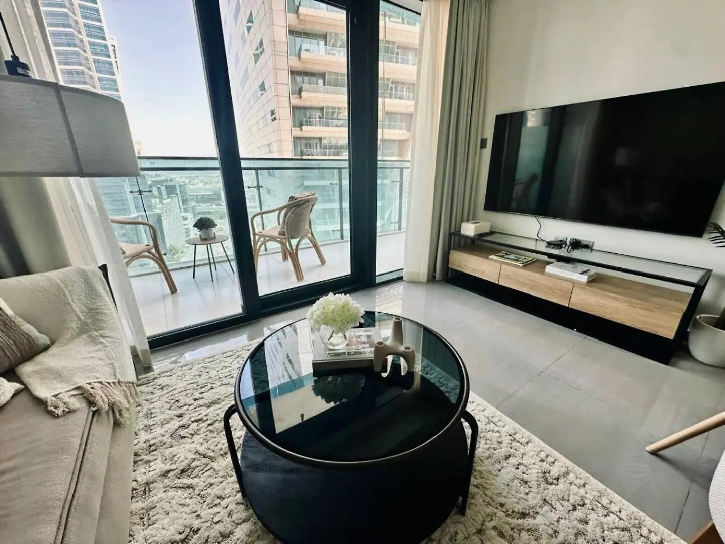 Stylish 1Br Merano Tower Pool Parking Dubai