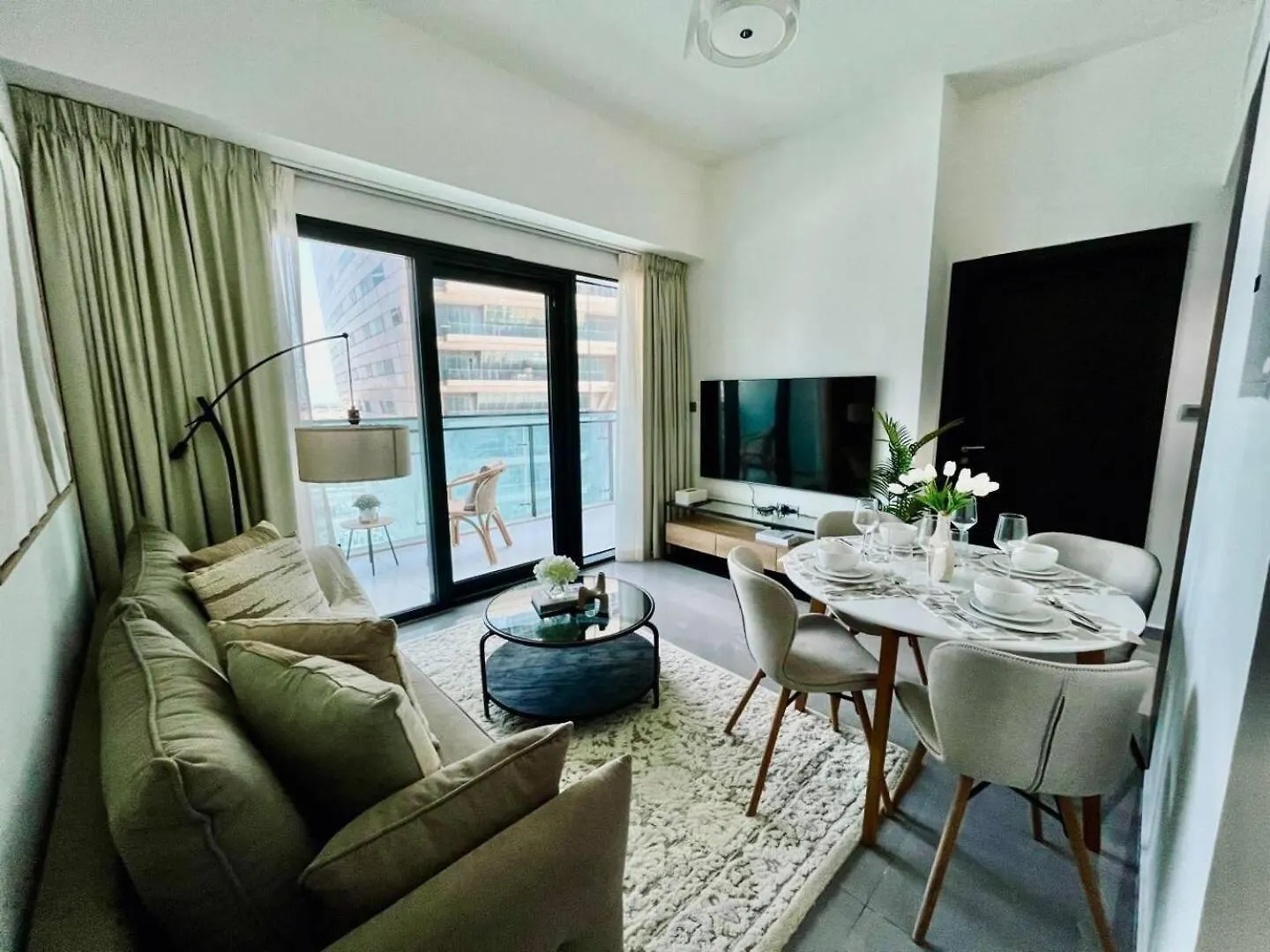 Apartment Stylish 1Br Merano Tower Pool Parking Dubai