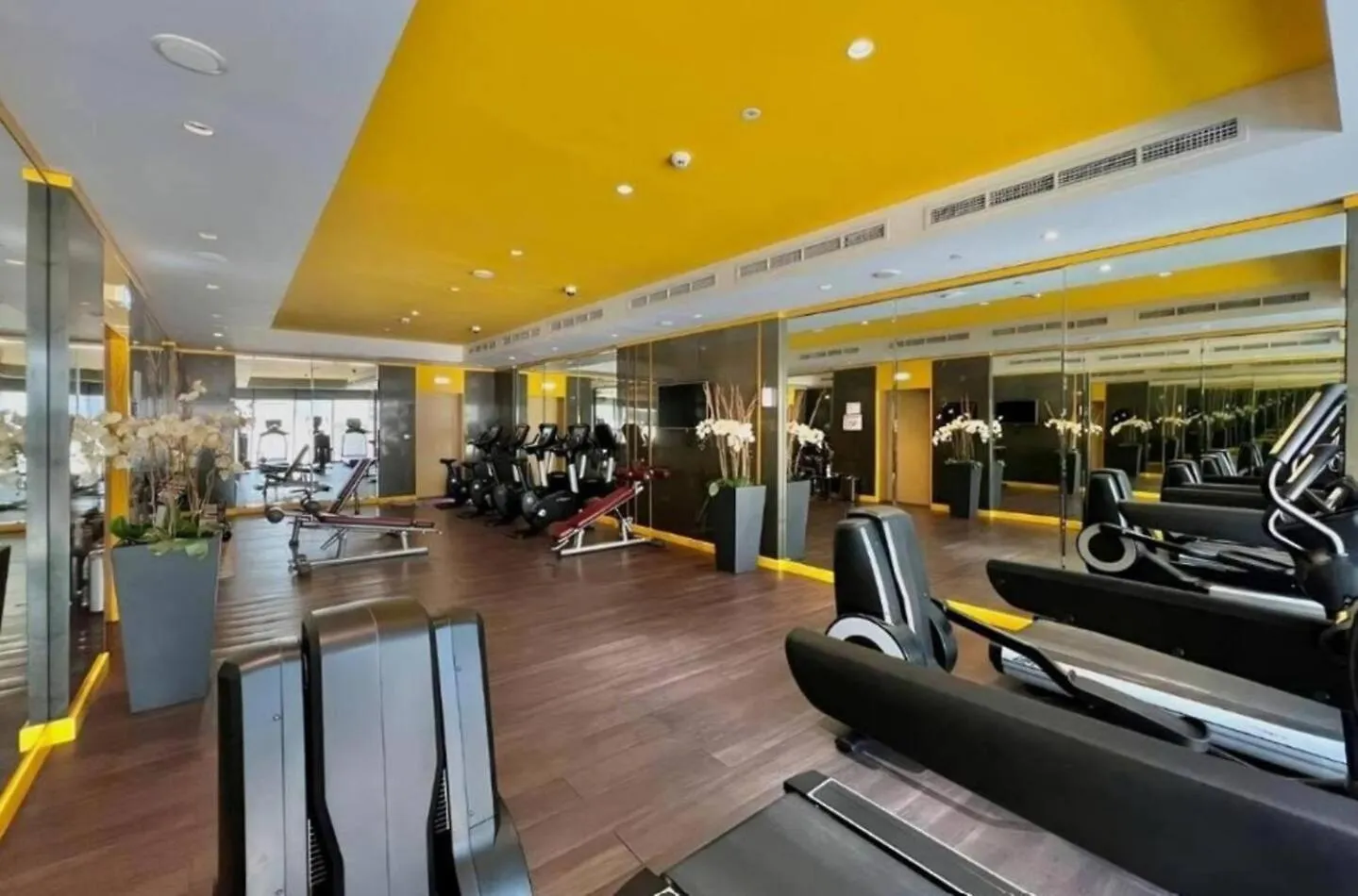 Apartment Stylish 1Br Merano Tower Pool Parking Dubai