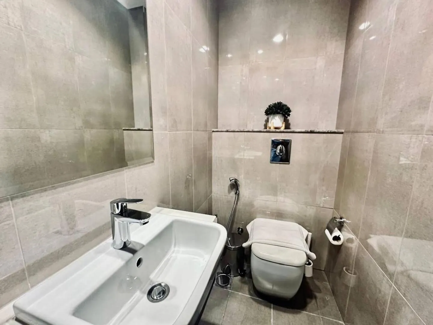 Apartament Stylish 1Br Merano Tower Pool Parking Dubaj