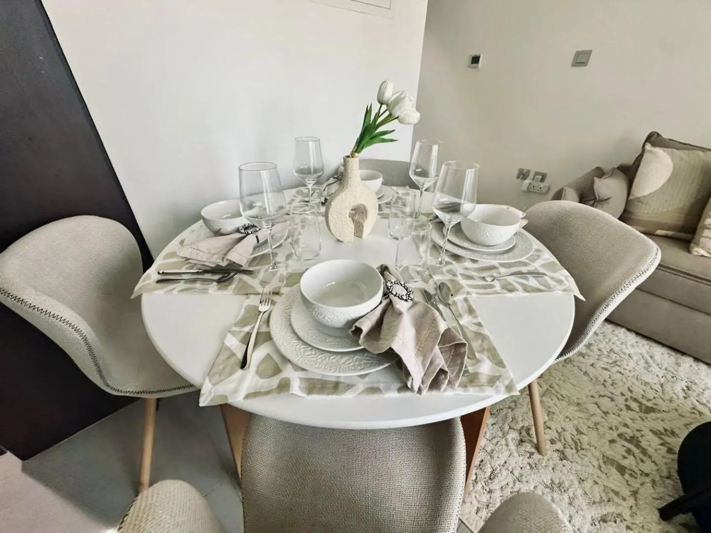 Stylish 1Br Merano Tower Pool Parking Dubaj 0*,