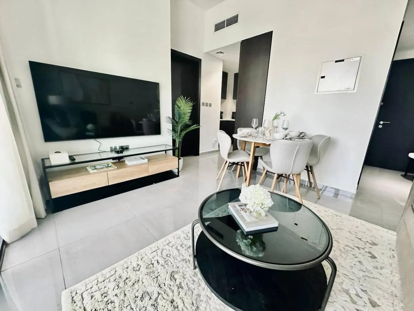 Stylish 1Br Merano Tower Pool Parking Dubaj Apartament