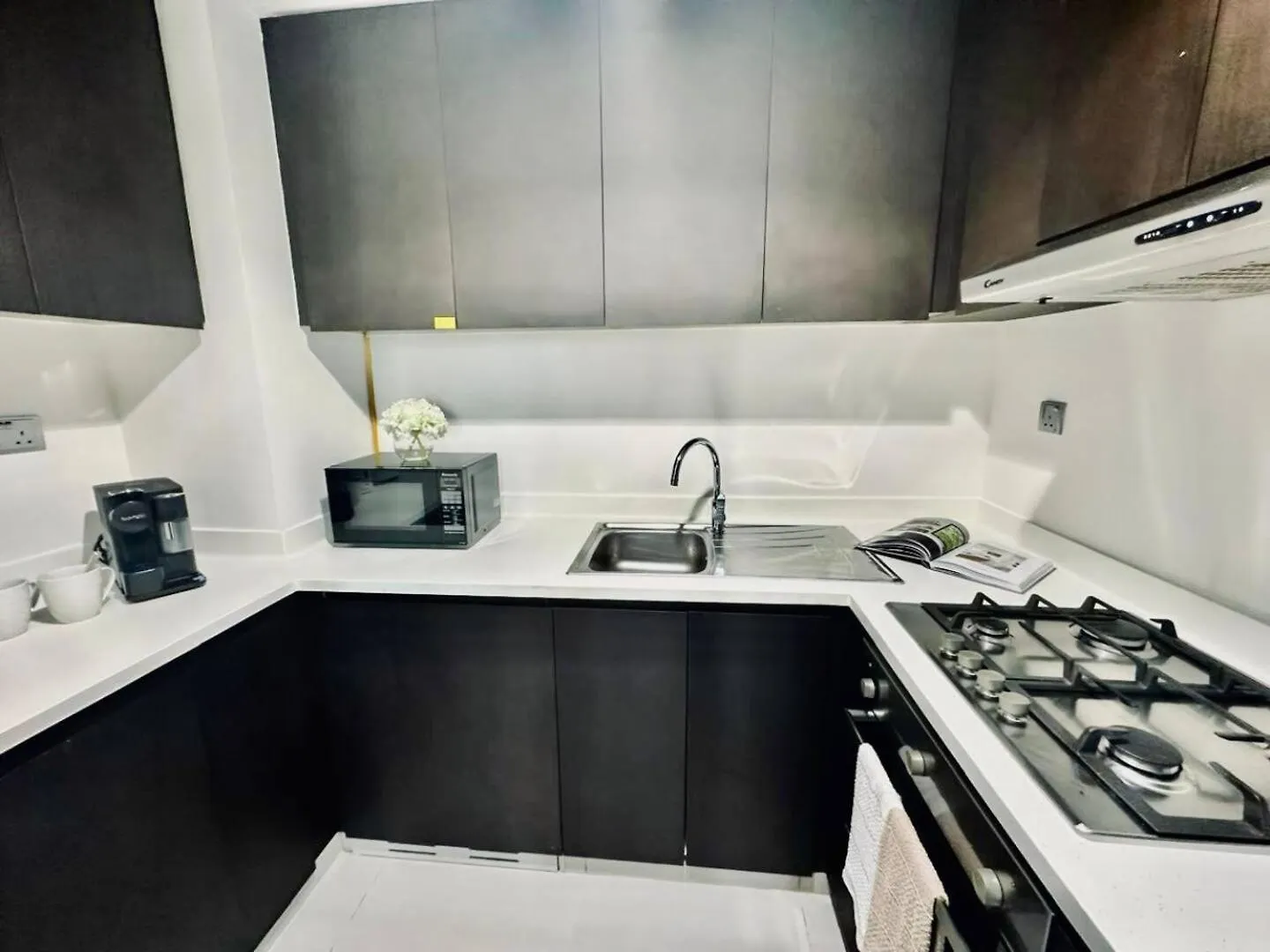 Stylish 1Br Merano Tower Pool Parking Dubaj